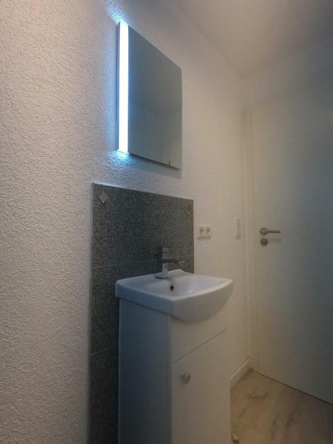 Moderne Helle 2,5 Zimmer Wohnung Mit Grossem Bad Und Kueche In Trossingen Εξωτερικό φωτογραφία