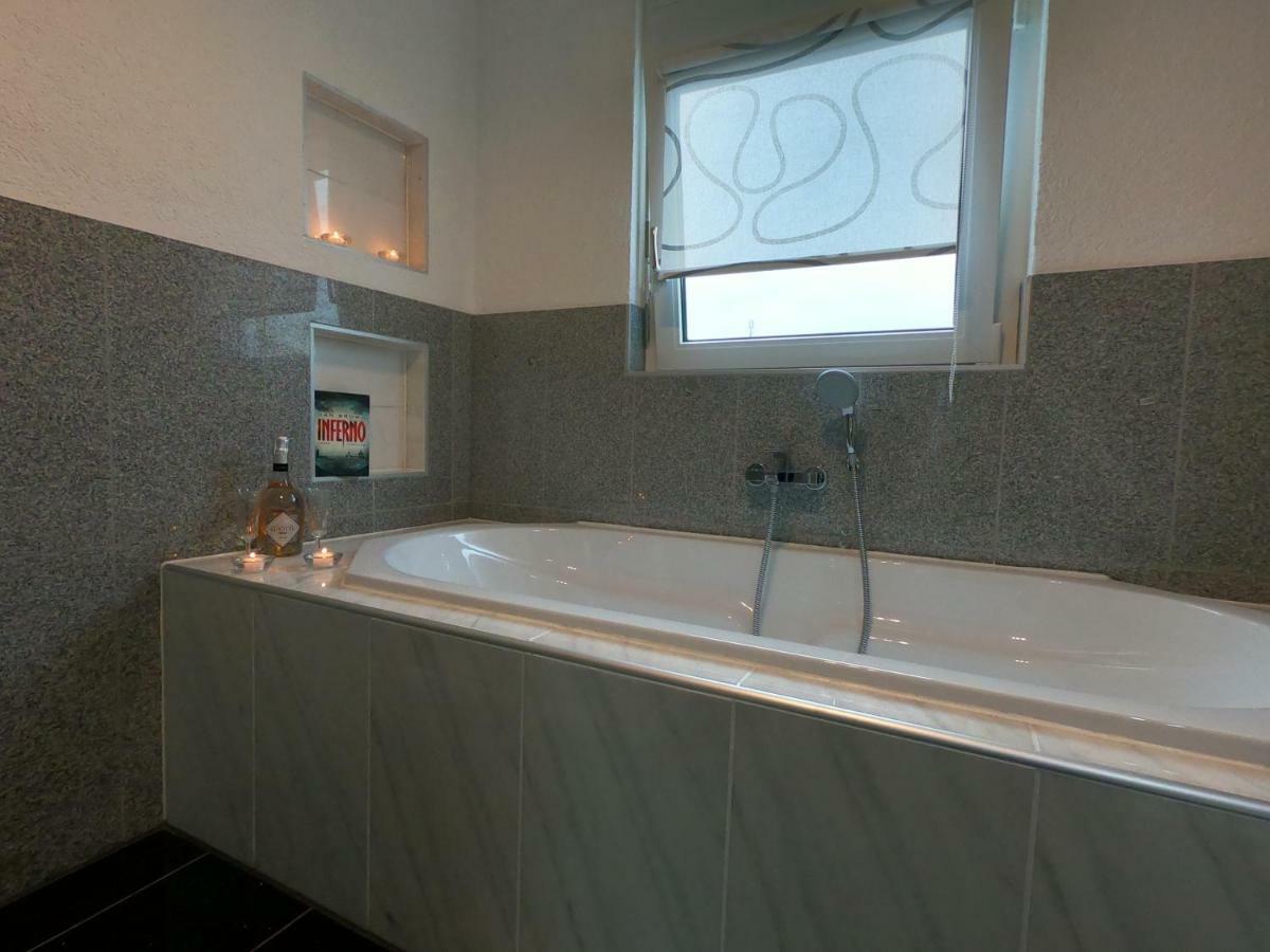 Moderne Helle 2,5 Zimmer Wohnung Mit Grossem Bad Und Kueche In Trossingen Εξωτερικό φωτογραφία